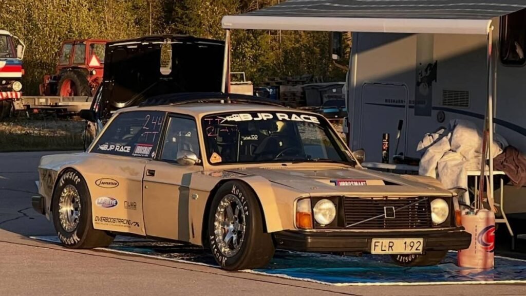 Volvo 240 With Twin-Turbo Lamborghini V10 Runs 5.3-Second Eighth-Mile