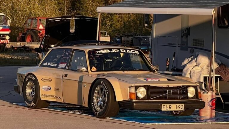 Volvo 240 With Twin-Turbo Lamborghini V10 Runs 5.3-Second Eighth-Mile