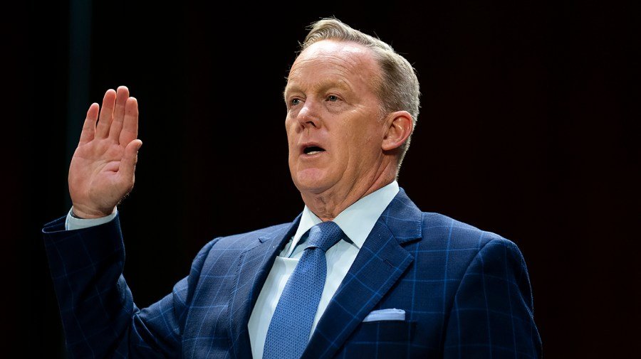 Spicer says he's ‘absolutely’ concerned about Kansas Senate race