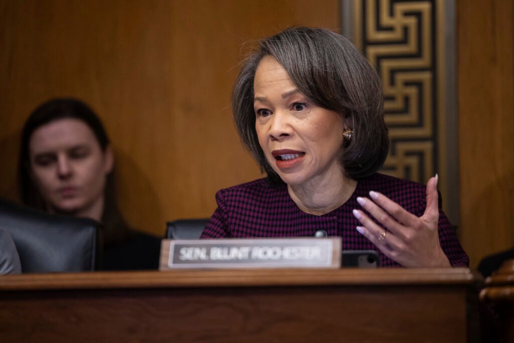 Bipartisan Senate duo drops new data center bills